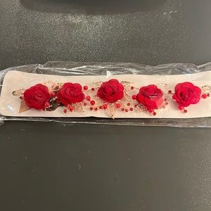 Red rose hair accessory